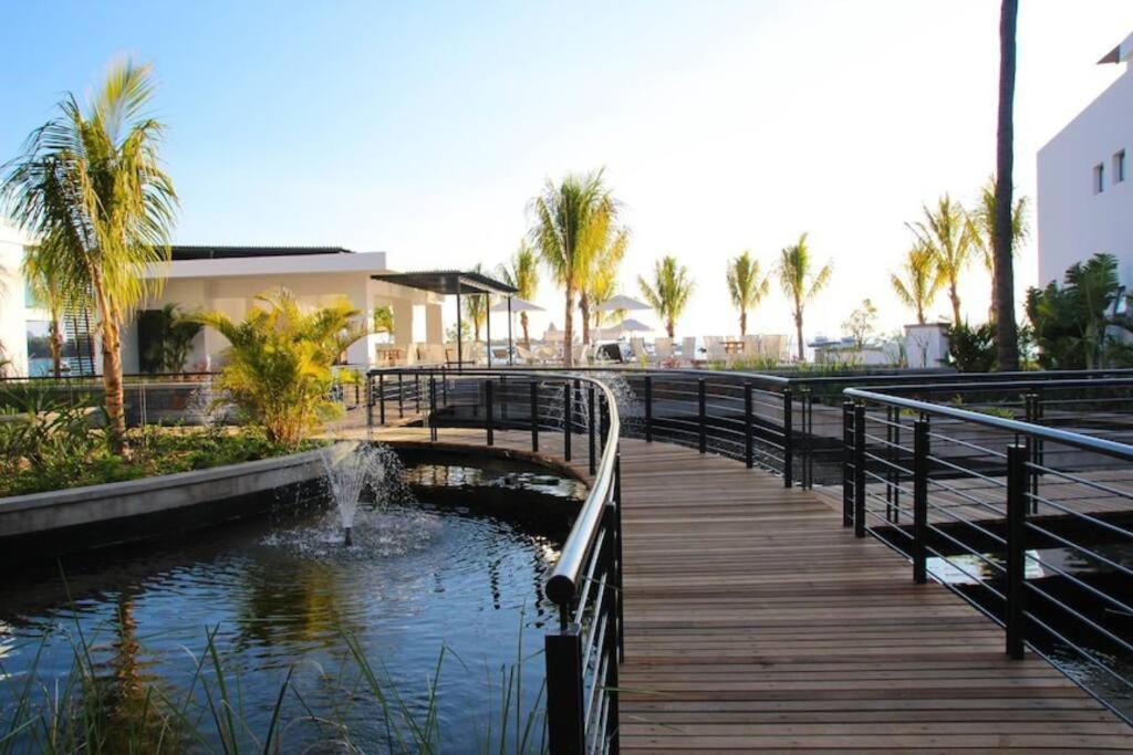 Latitude Luxury Seafront Suite Rivière Noire Eksteriør billede