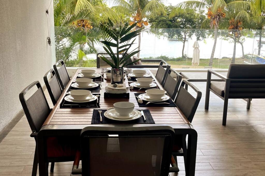 Latitude Luxury Seafront Suite Rivière Noire Eksteriør billede